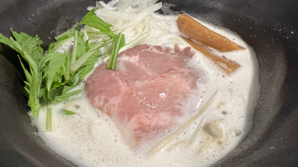 麺屋togari（鶏白湯　レアポーク）